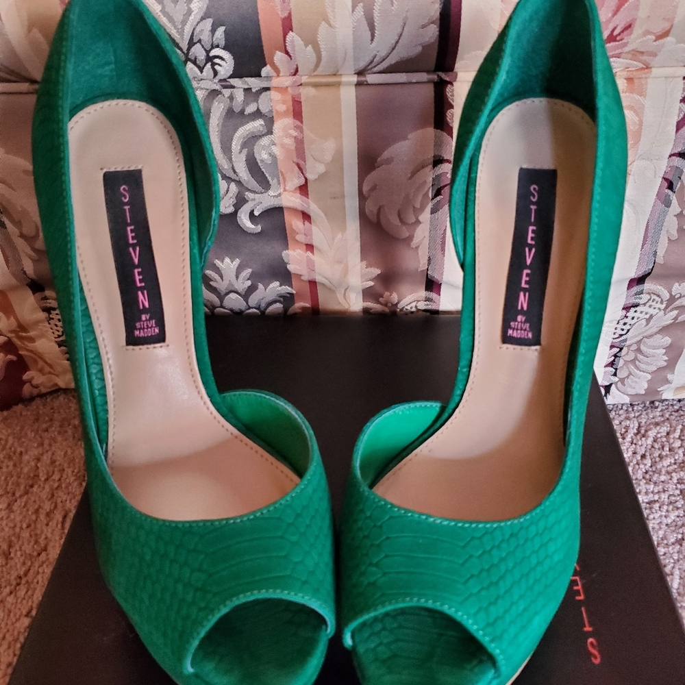 STEVEN Amplifyd Women's Platform Green Nubuck Peep Toe Snake Embossed Heels
